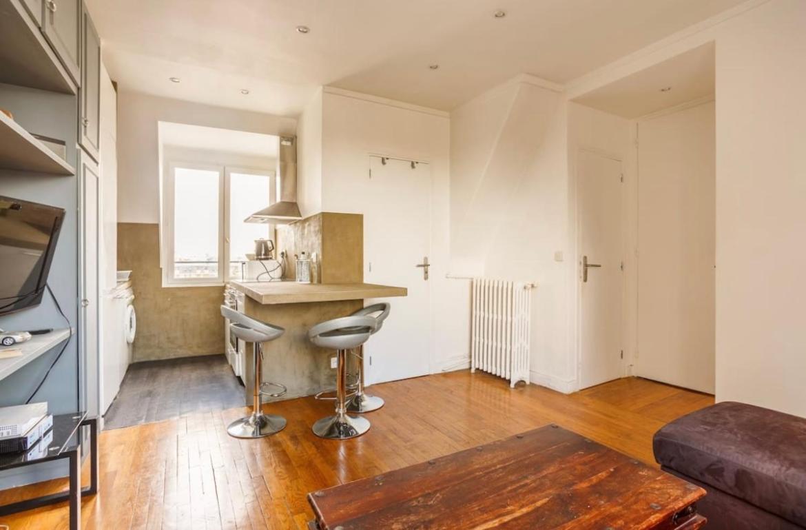 Beautiful Apartment With A View Of Eiffel Tower In Center Paris Exterior foto