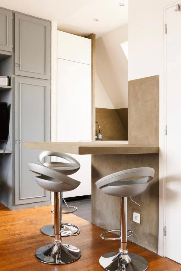 Beautiful Apartment With A View Of Eiffel Tower In Center Paris Exterior foto