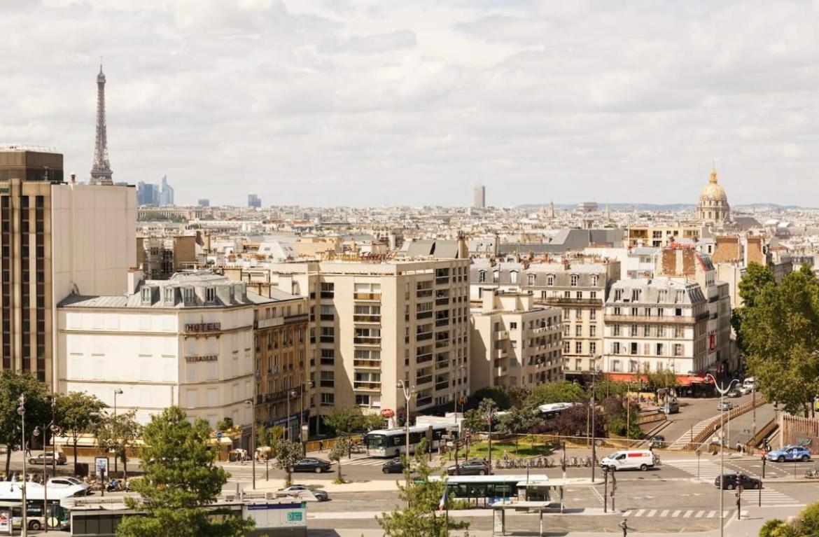 Beautiful Apartment With A View Of Eiffel Tower In Center Paris Exterior foto