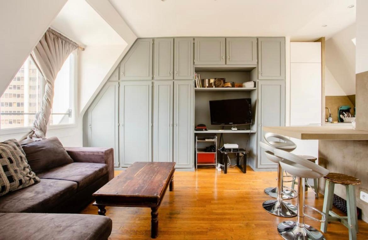 Beautiful Apartment With A View Of Eiffel Tower In Center Paris Exterior foto