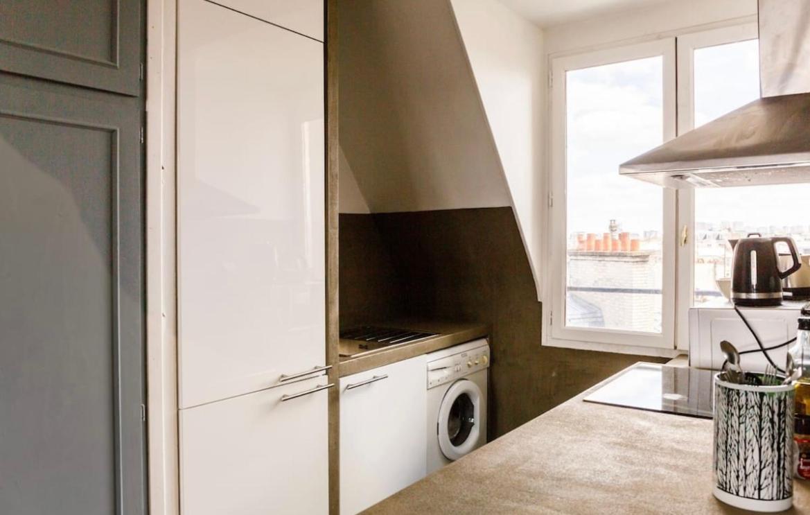Beautiful Apartment With A View Of Eiffel Tower In Center Paris Exterior foto