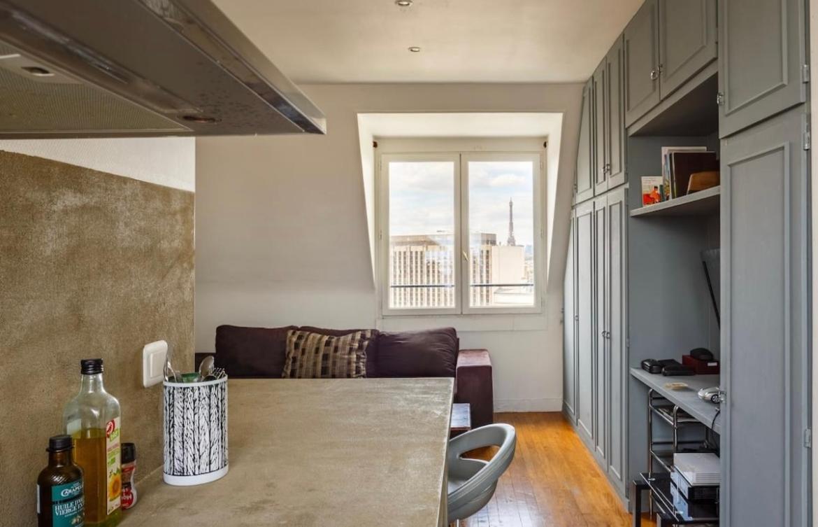 Beautiful Apartment With A View Of Eiffel Tower In Center Paris Exterior foto